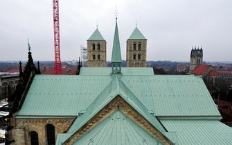 Dachlandschaft des St. Paulus Doms in Münster in patiniertem Kupfer